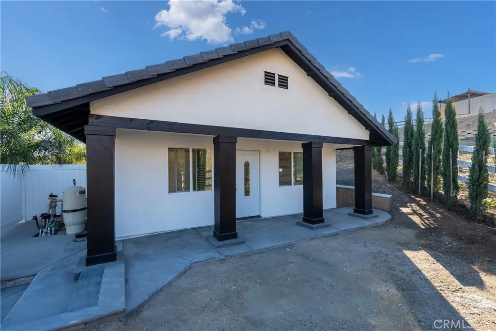 Residential Lease for rent at 620 Silver Spur Way, Norco, Riverside County, CA featuring 3 beds and 2 baths