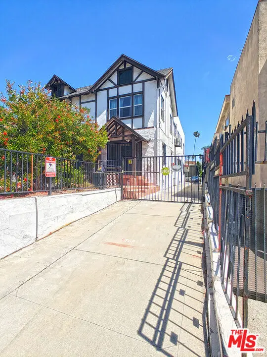 Condominium for rent at 336 S Wilton Place 338, Los Angeles, CA featuring 2 beds and 2 baths