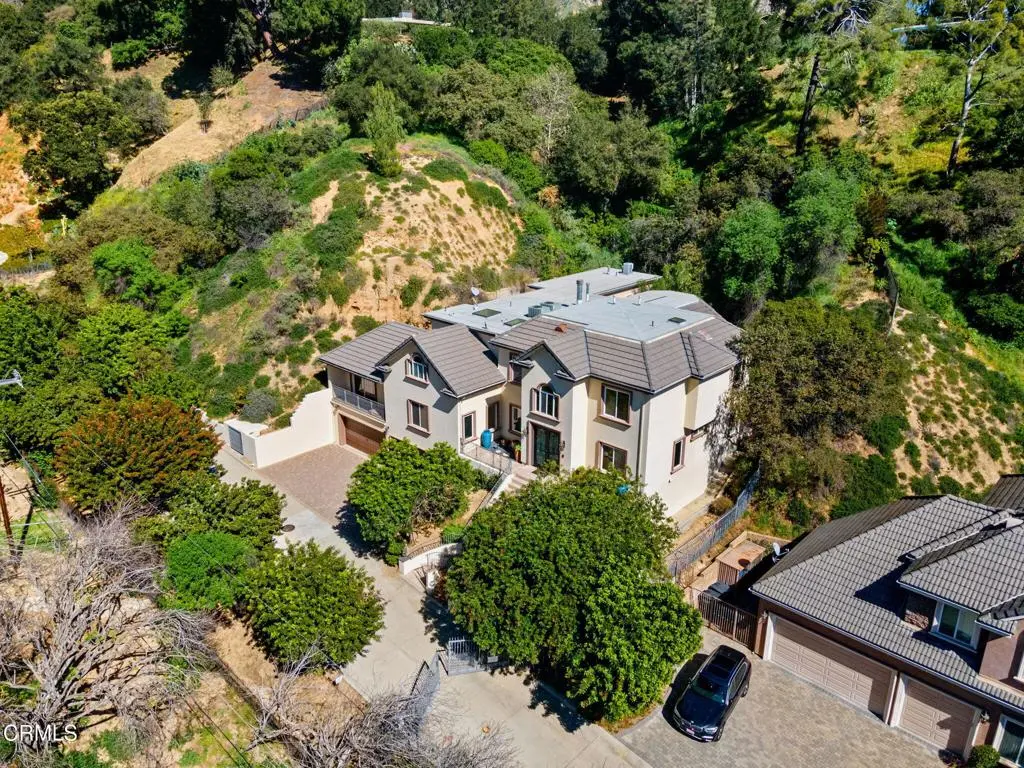 Single Family Residence for rent at 3263 New York Drive, Pasadena, CA featuring 7 beds and 6 baths
