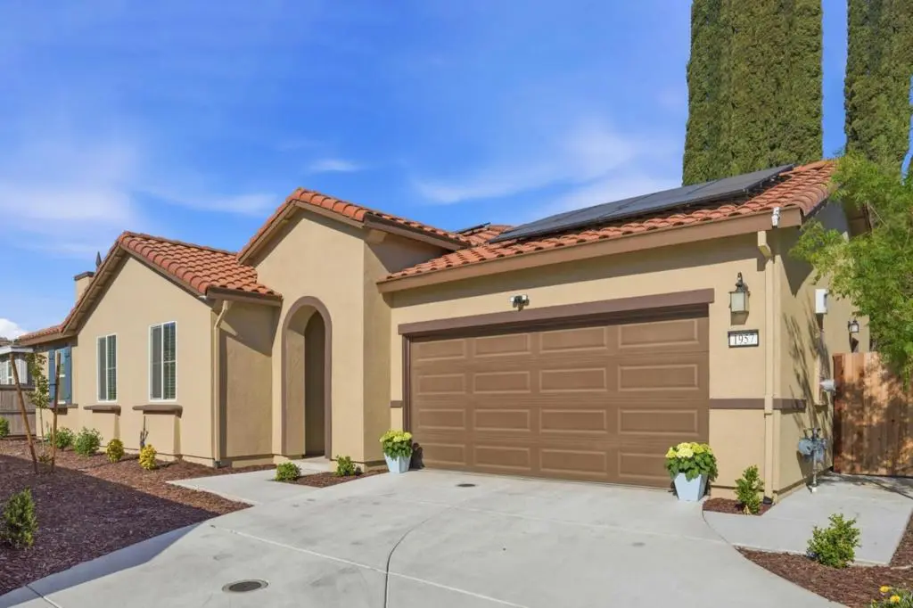 1957 Apiary Way, Hughson, CA — listing photo 1
