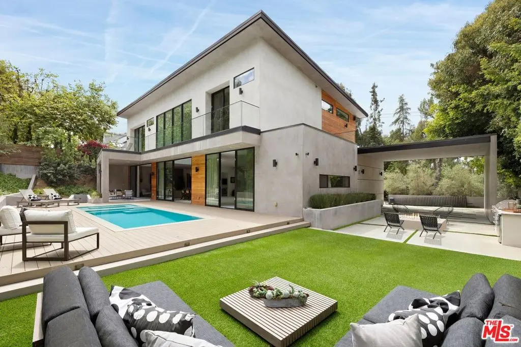 Single Family Residence for sale at 2814 Roscomare Road, Los Angeles, CA featuring 4 beds and 5 baths