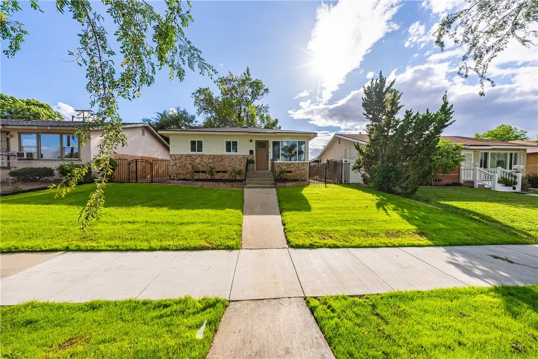 946 Cedar Street, Corona, CA — listing photo 1