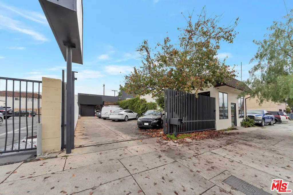 10835 Magnolia Boulevard, North Hollywood, CA — listing photo 1