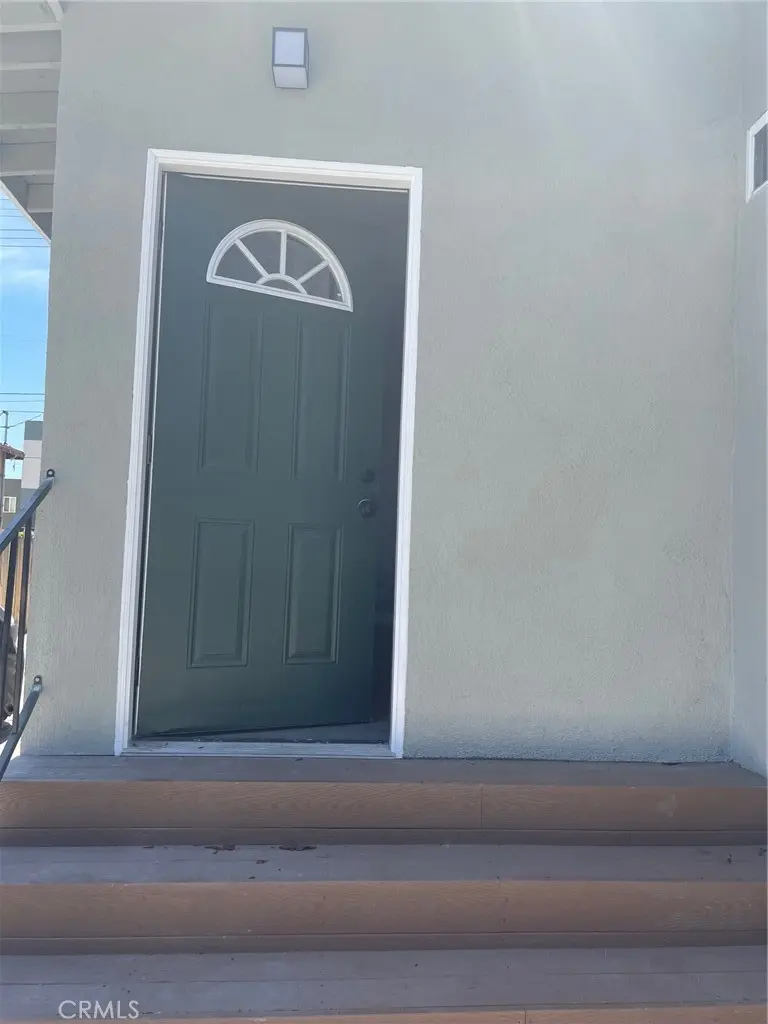 Residential Lease for rent at 1183 W 24th Street, Los Angeles, Los Angeles County, CA featuring 1 bed and 2 baths