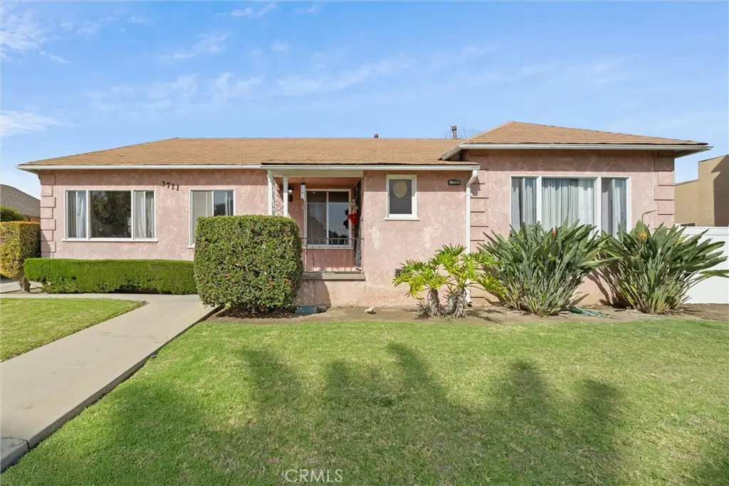 Triplex for sale at 3711 Lemon, Long Beach, CA featuring 7 beds and 5 baths