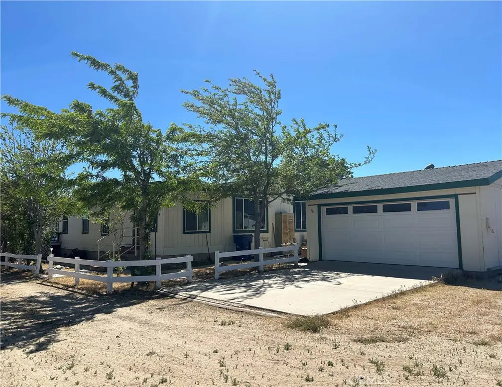 Manufactured On Land for sale at 25014 W Avenue C4, Lancaster, CA featuring 3 beds and 2 baths