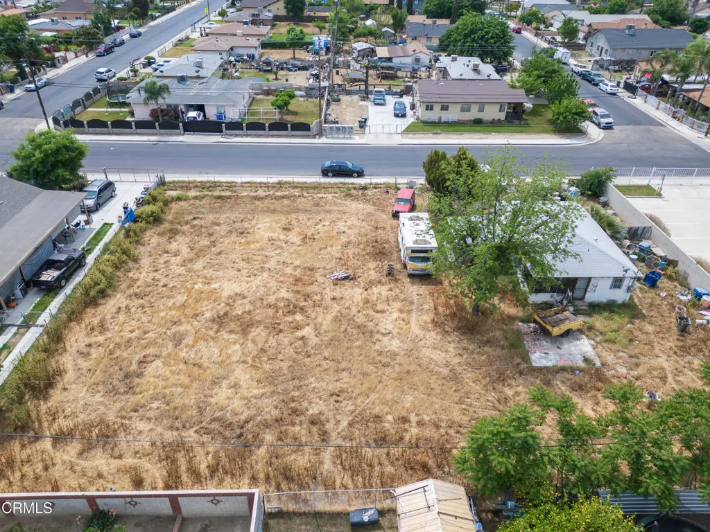 Single Family Residence for sale at 628 E 3rd Street, Bakersfield, CA featuring 3 beds and 1 bath