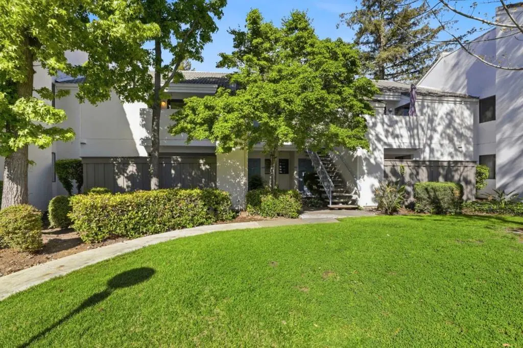 Condominium for sale at 1055 N Capitol Avenue 98, San Jose, CA featuring 1 bed and 1 bath
