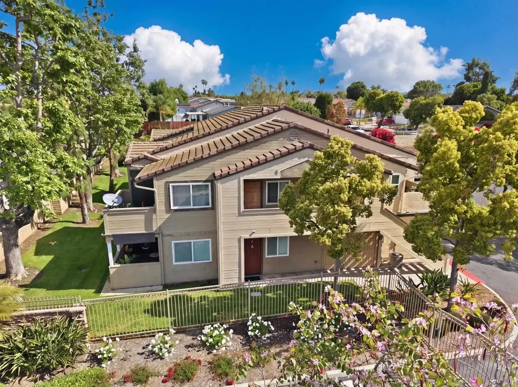 5004 Los Morros Way 2, Oceanside, CA — listing photo 1