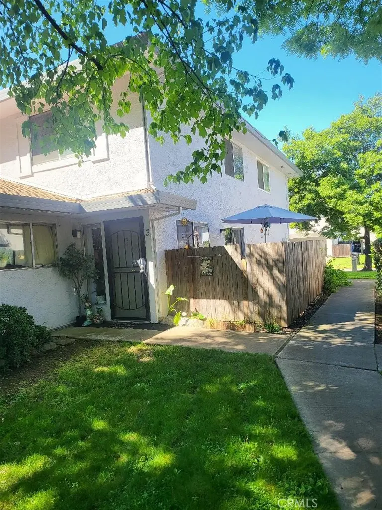 Condominium for sale at 4702 Greenholme 3, Sacramento, CA featuring 2 beds and 1 bath