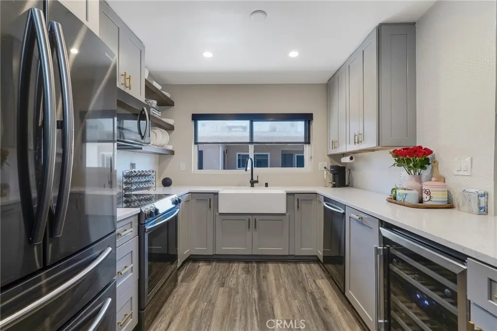 5232 Corteen pl 17, Valley Village, CA — listing photo 1
