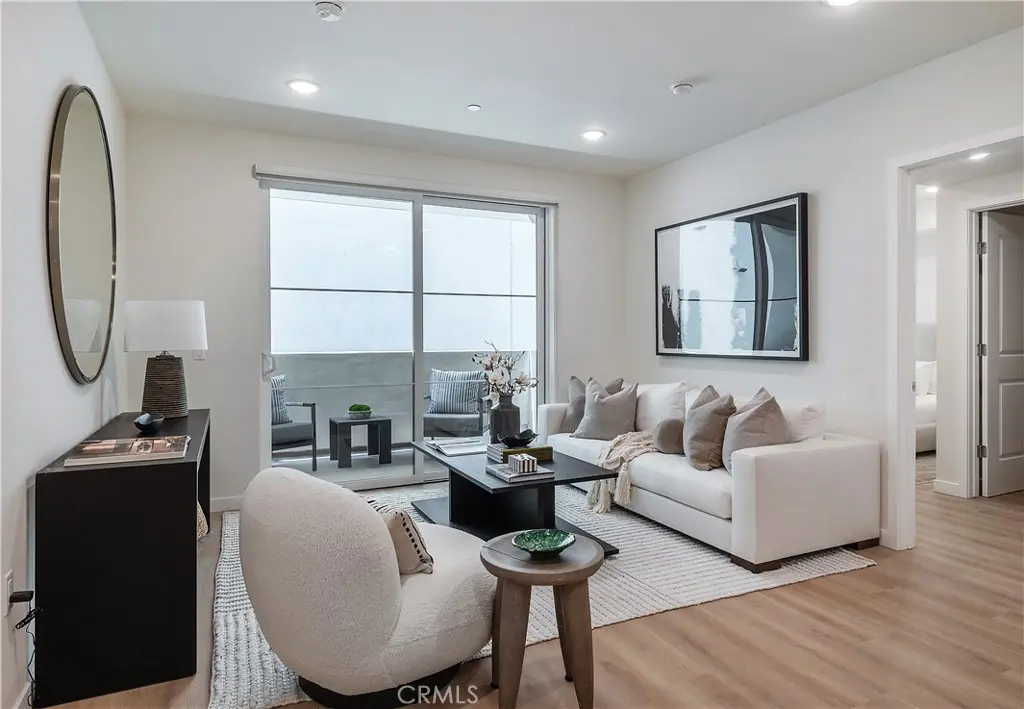 Residential Lease for rent at 1303 S Orange Grove Avenue 603, Los Angeles, Los Angeles County, CA featuring 2 beds and 2 baths