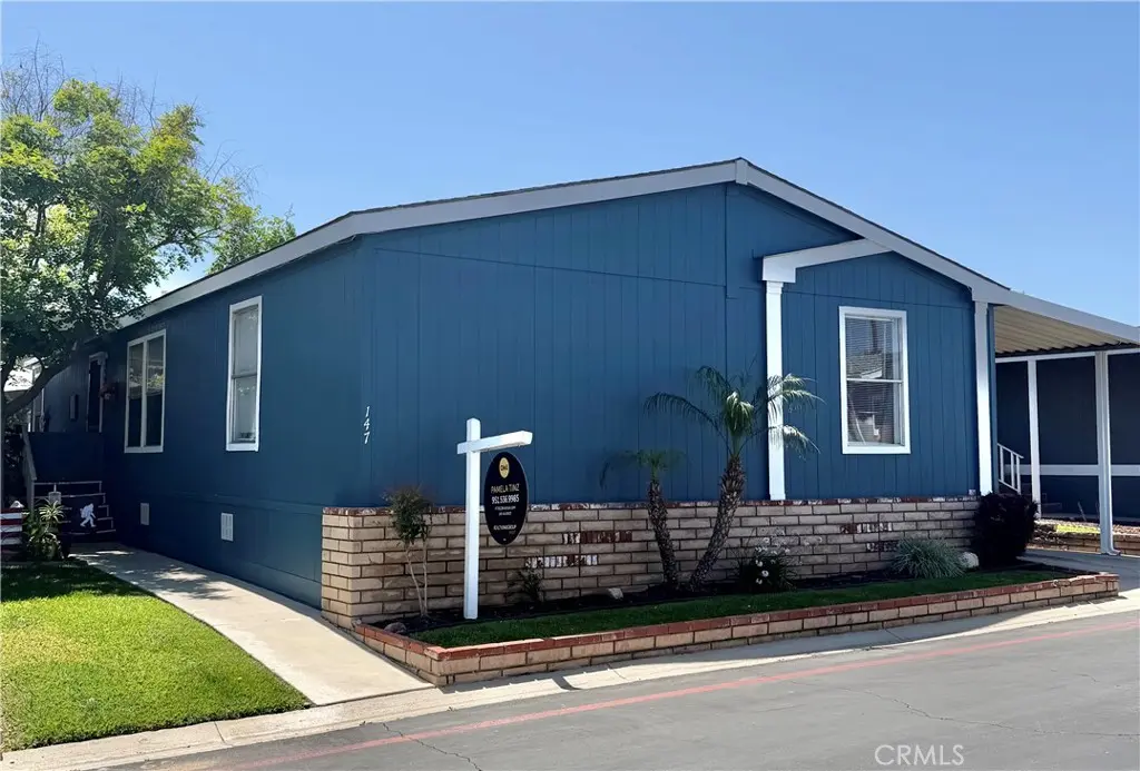 Manufactured In Park for sale at 1550 Rimpau 147, Corona, CA featuring 3 beds and 2 baths
