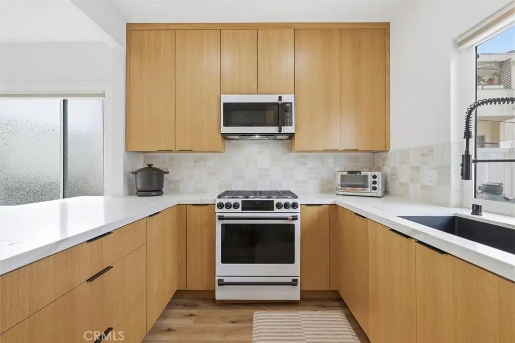 Condominium for sale at 11936 Gorham, Los Angeles, CA featuring 2 beds and 3 baths