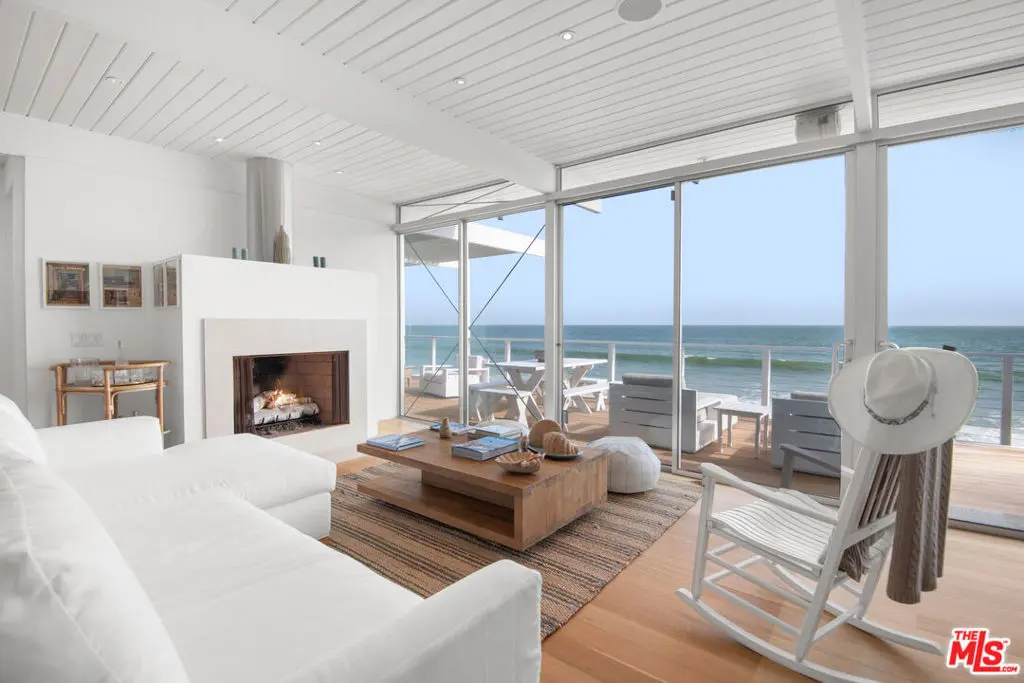 Residential Lease for rent at 24554 Malibu Road, Malibu, Los Angeles County, CA featuring 3 beds and 2 baths