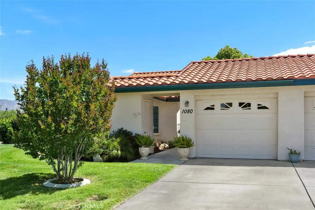 Duplex for sale at 1080 Moon Shadow Court, Hemet, CA featuring 2 beds and 2 baths