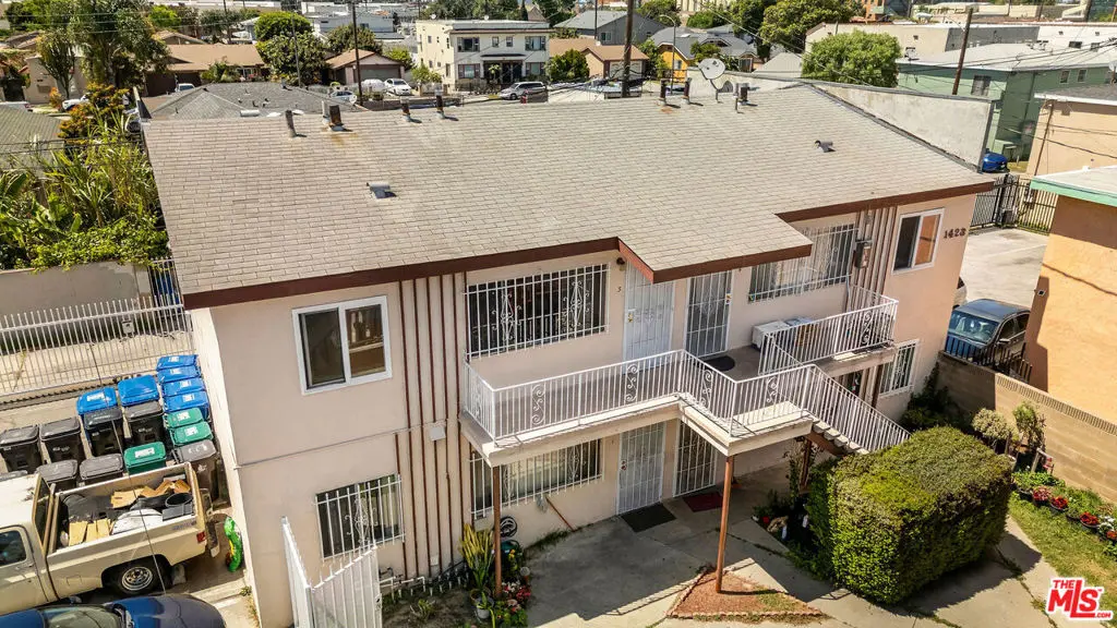 Residential Lease for rent at 1423 Martin Luther King Jr Avenue 3, Long Beach, Los Angeles County, CA featuring 2 beds and 1 bath