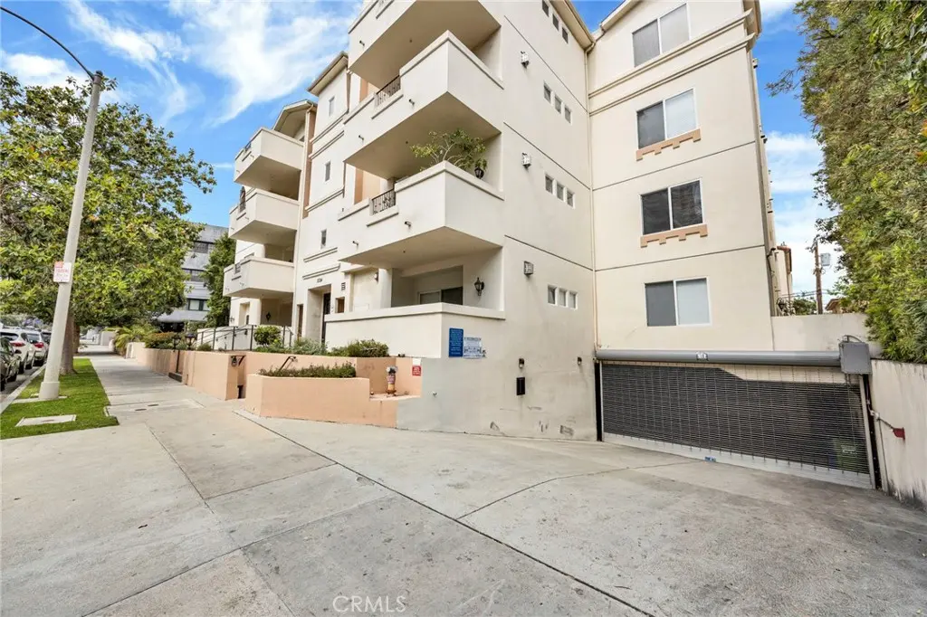 Condominium for sale at 1726 S Bentley Avenue 403, Los Angeles, CA featuring 3 beds and 2 baths
