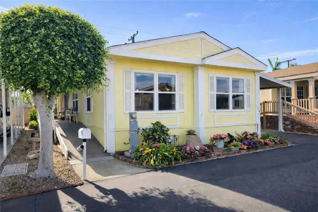 Manufactured In Park for sale at 314 Magpie, Fountain Valley, CA featuring 2 beds and 2 baths