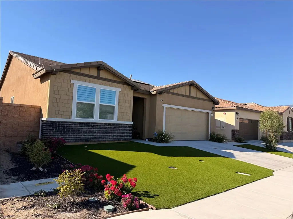 562 Hudson Way, Rialto, CA — listing photo 1