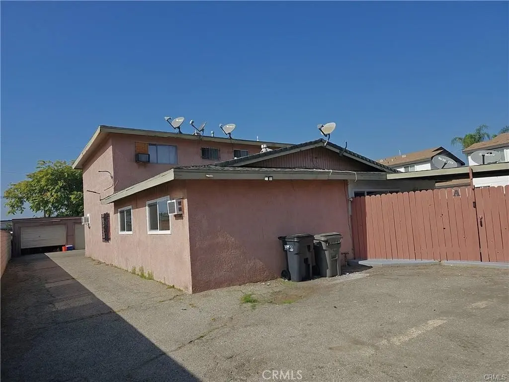 Quadruplex for rent at 4133 Downing B, Baldwin Park, CA featuring 2 beds and 1 bath
