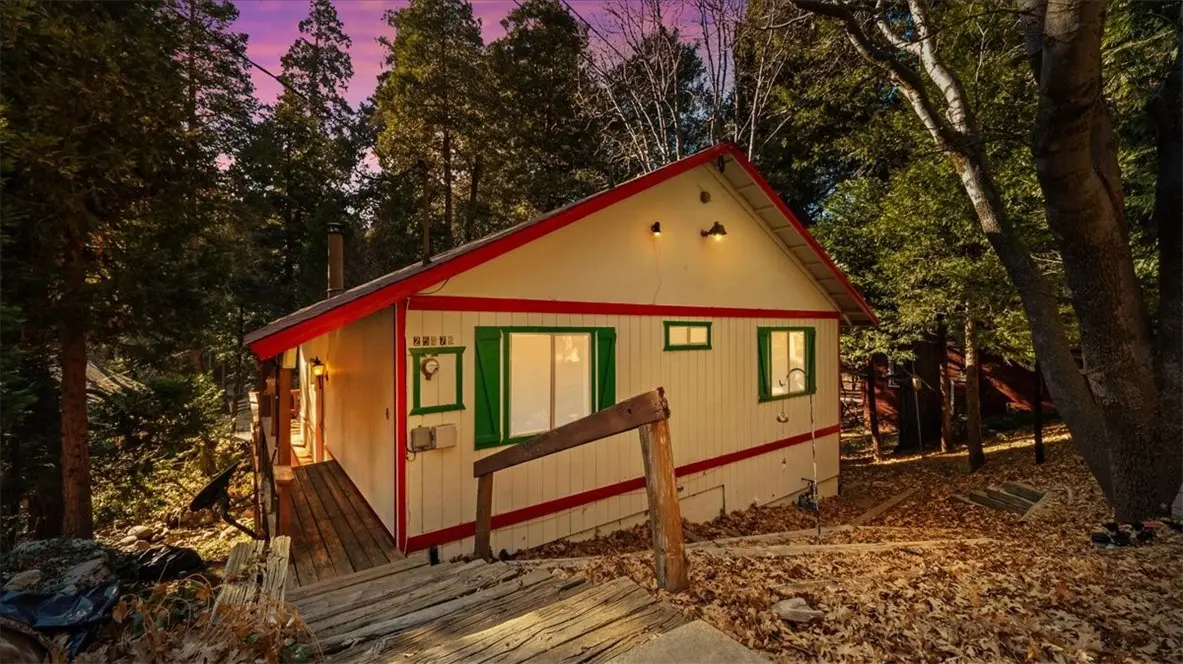 25172 Moon Drive, Crestline, CA — listing photo 1