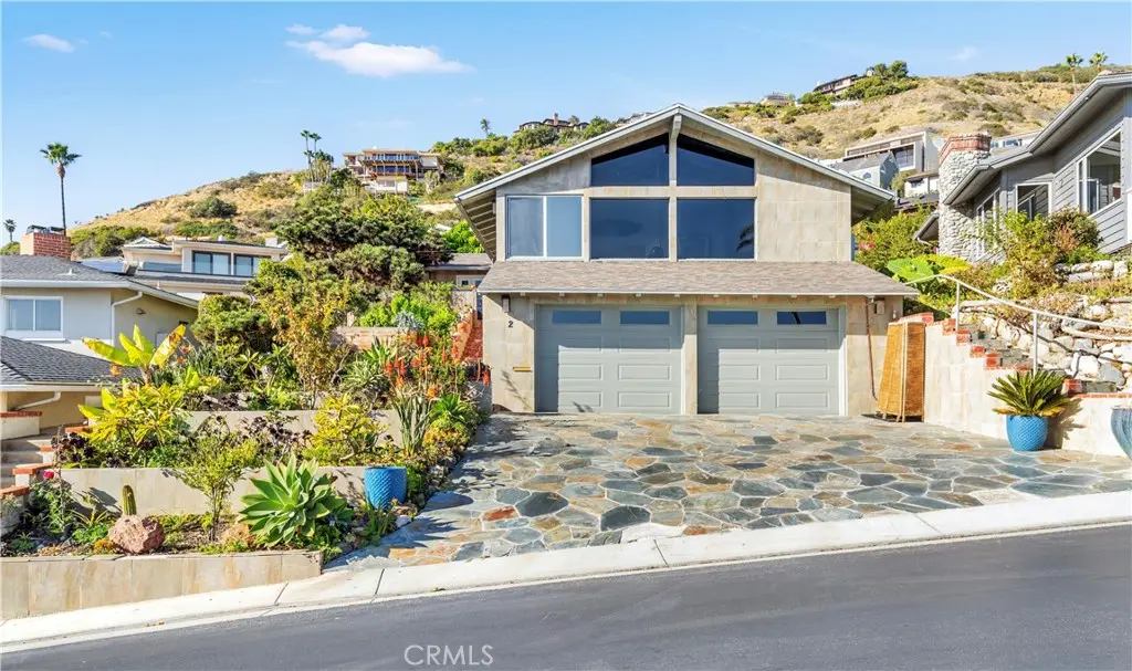 Single Family Residence for rent at 2 Vista Del Sol, Laguna Beach, CA featuring 2 beds and 2 baths