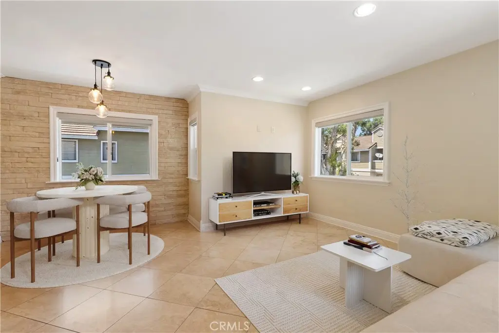 Condominium for sale at 18 Laurel, Aliso Viejo, CA featuring 1 bed and 1 bath