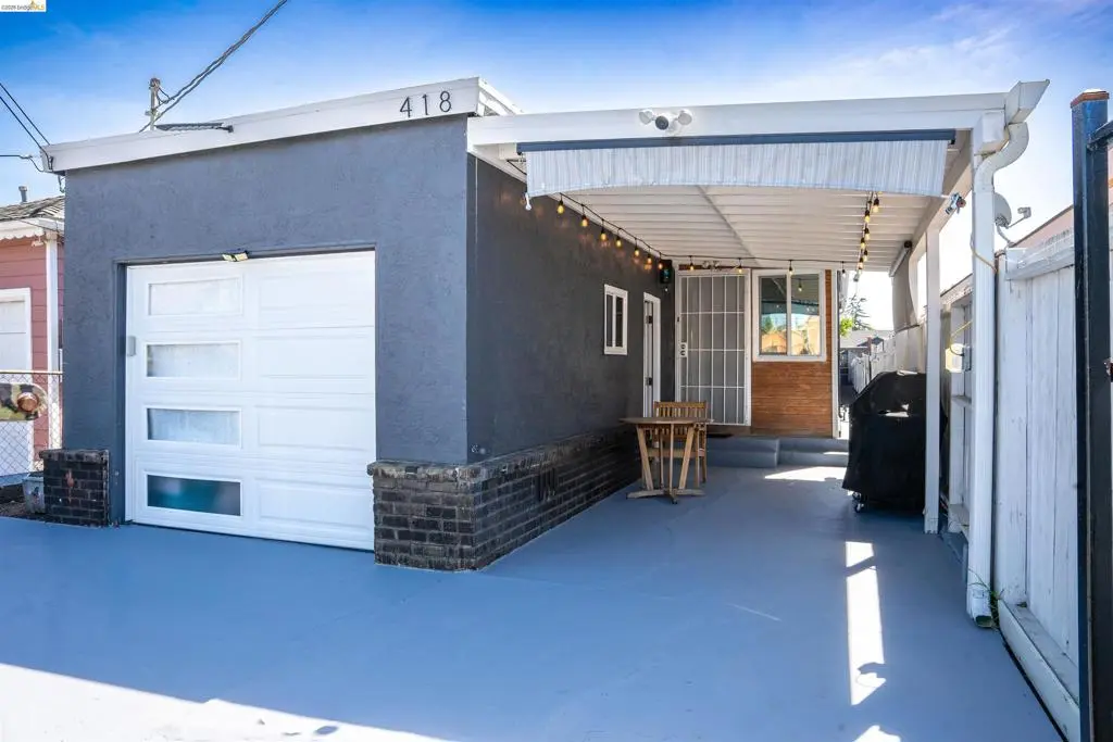 Single Family Residence for sale at 418 Douglas Ave, Oakland, CA featuring 2 beds and 1 bath