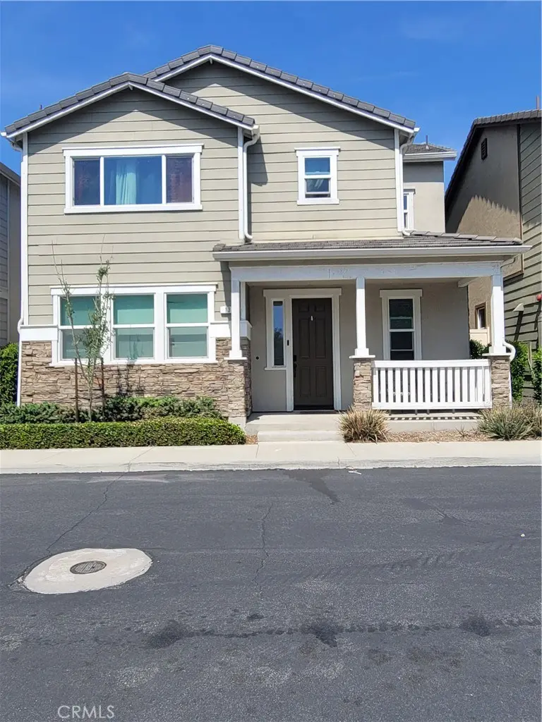 Condominium for sale at 13 Edgemont, Compton, CA featuring 3 beds and 3 baths