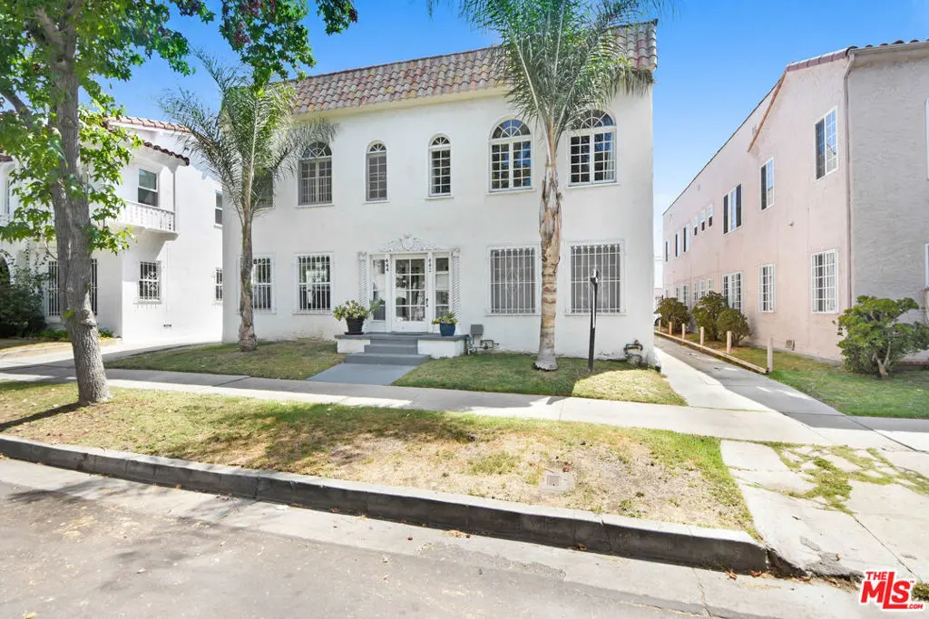 Residential Lease for rent at 442 N Orange Grove Avenue, Los Angeles, Los Angeles County, CA featuring 2 beds and 1 bath