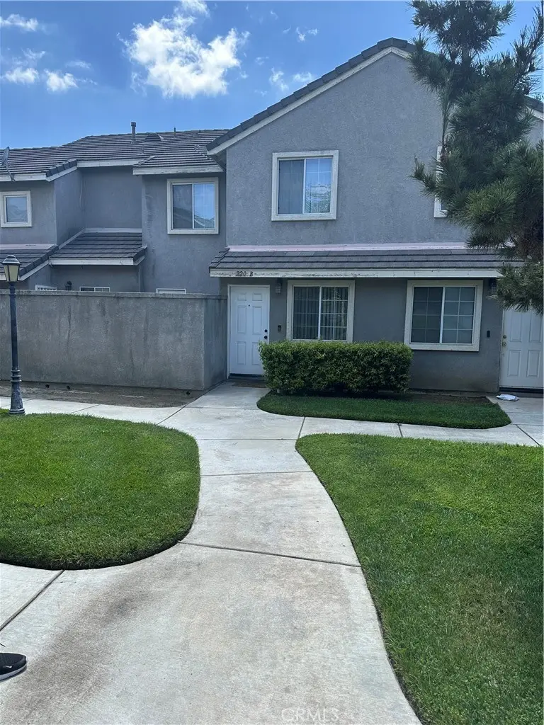 220 W Walnut B, Rialto, CA — listing photo 1