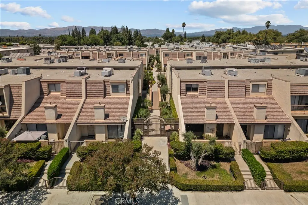 18417 Collins Street D, Tarzana, CA — listing photo 1