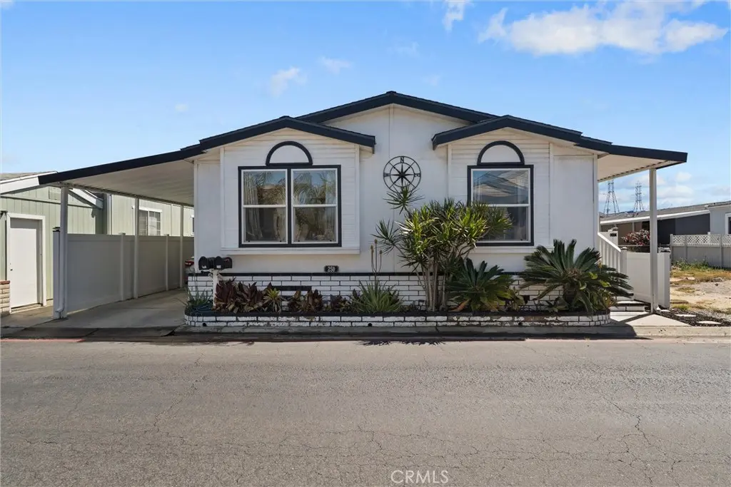 Manufactured In Park for sale at 21851 Newland Square 250, Huntington Beach, CA featuring 3 beds and 2 baths