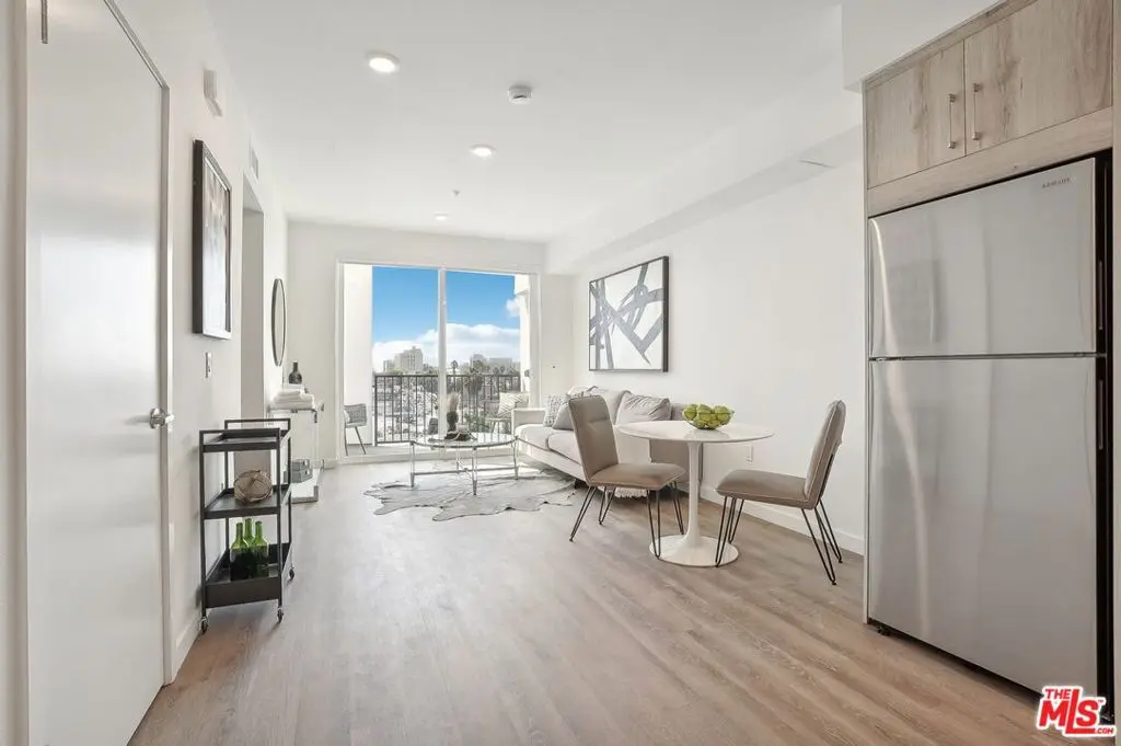 Residential Lease for rent at 1350 Court Street, Los Angeles, Los Angeles County, CA featuring 1 bed and 1 bath