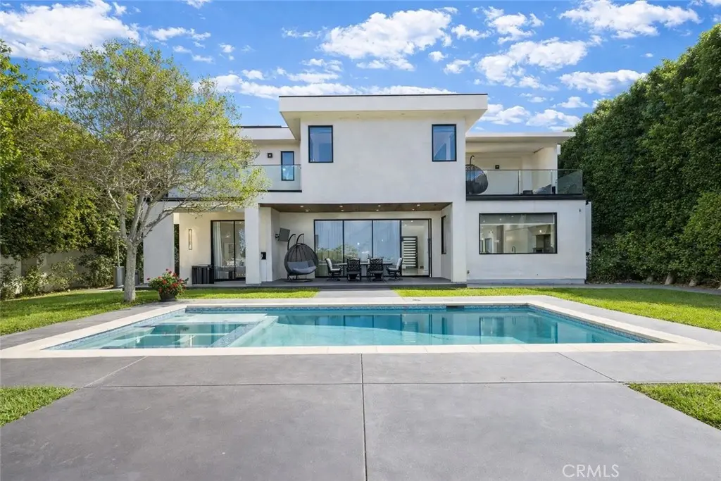4545 Stern Avenue, Sherman Oaks, CA — listing photo 1