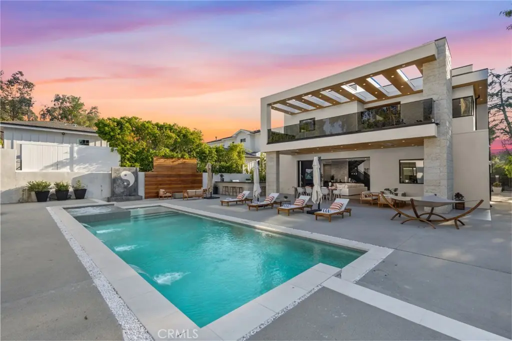 5702 Melvin Avenue, Tarzana, CA — listing photo 1