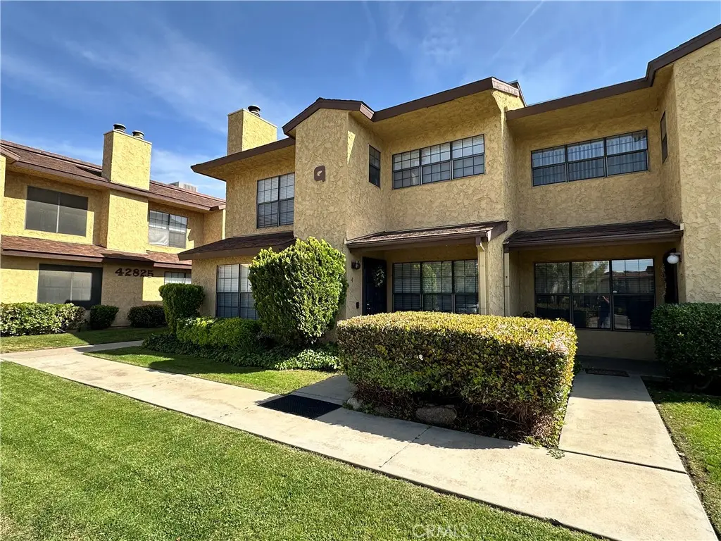1537 W Avenue L 4, Lancaster, CA — listing photo 1