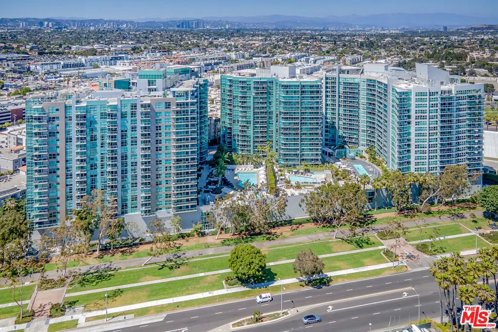 13700 Marina Pointe Drive 1018, Marina Del Rey, CA — listing photo 1