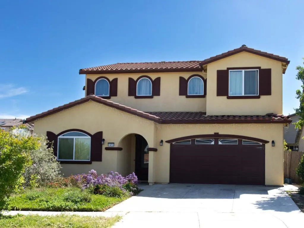 Single Family Residence for sale at 1011 El Cerro Drive, Hollister, CA featuring 5 beds and 5 baths