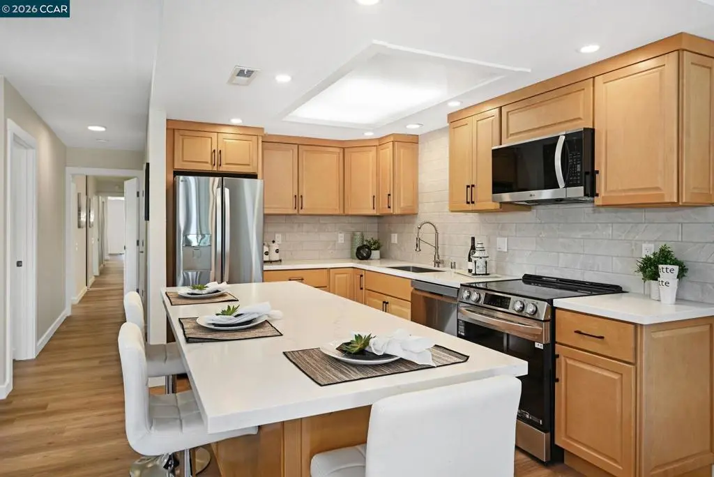 Condominium for sale at 2000 Pine Knoll Dr 2, Walnut Creek, CA featuring 2 beds and 2 baths