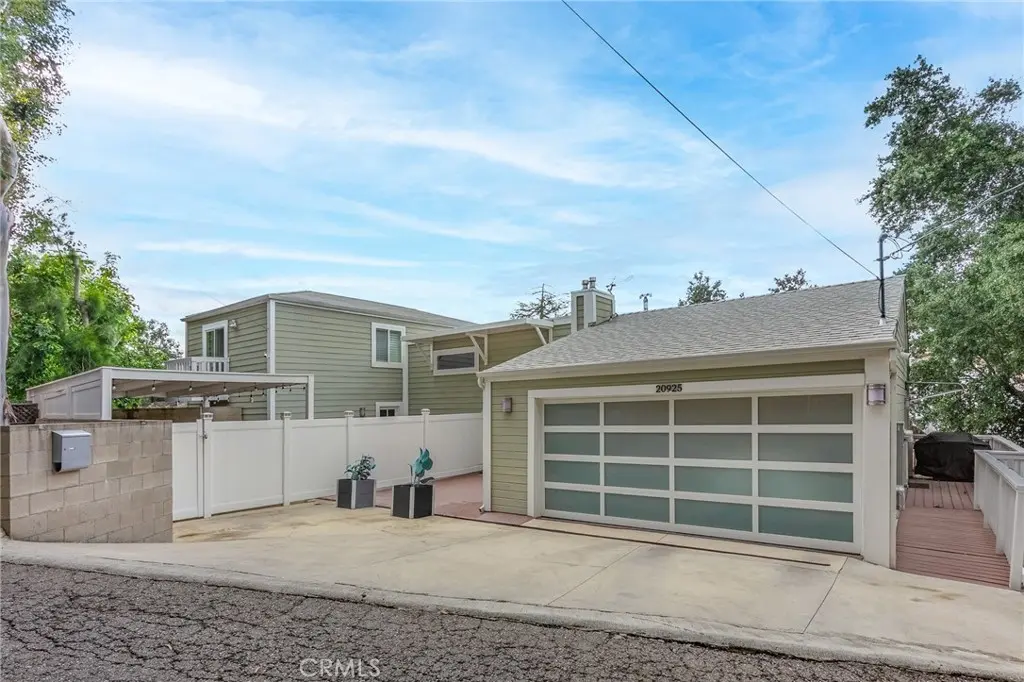 20925 Almazan Road, Woodland Hills, CA — listing photo 1