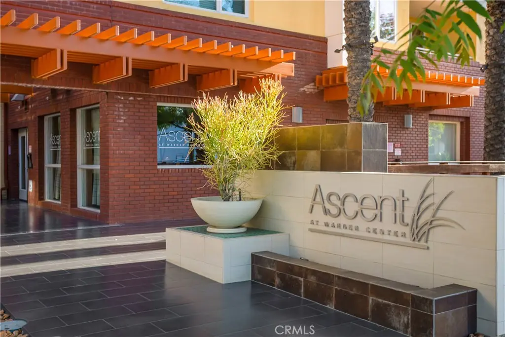21301 Erwin 526, Woodland Hills, CA — listing photo 1