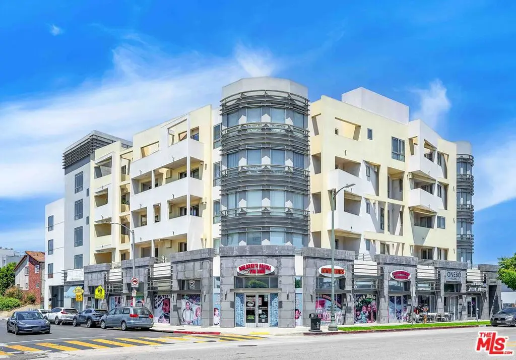 Residential Lease for rent at 1260 S Corning Street 305, Los Angeles, Los Angeles County, CA featuring 3 beds and 3 baths