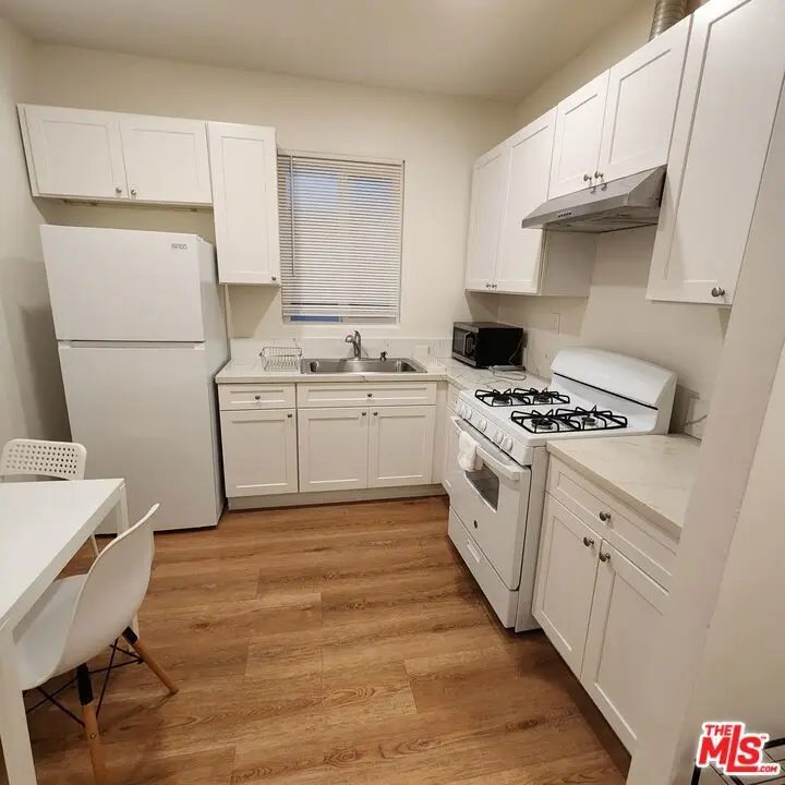Residential Lease for rent at 341 S Western Avenue 2, Los Angeles, Los Angeles County, CA featuring 1 bed and 1 bath