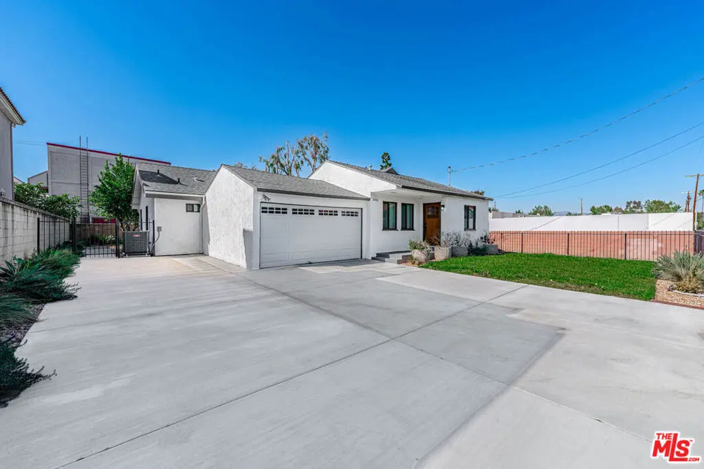 5941 Etiwanda Avenue, Tarzana, CA — listing photo 1
