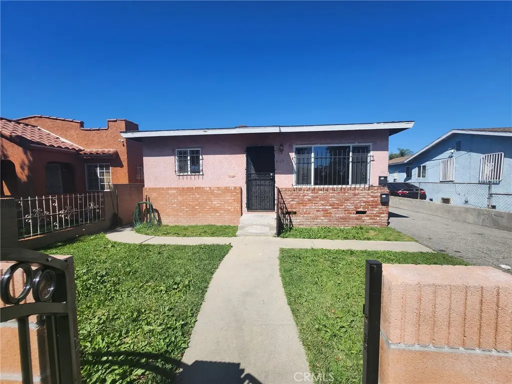 Residential Lease for rent at 229 E 89th St, Los Angeles, Los Angeles County, CA featuring 2 beds and 1 bath