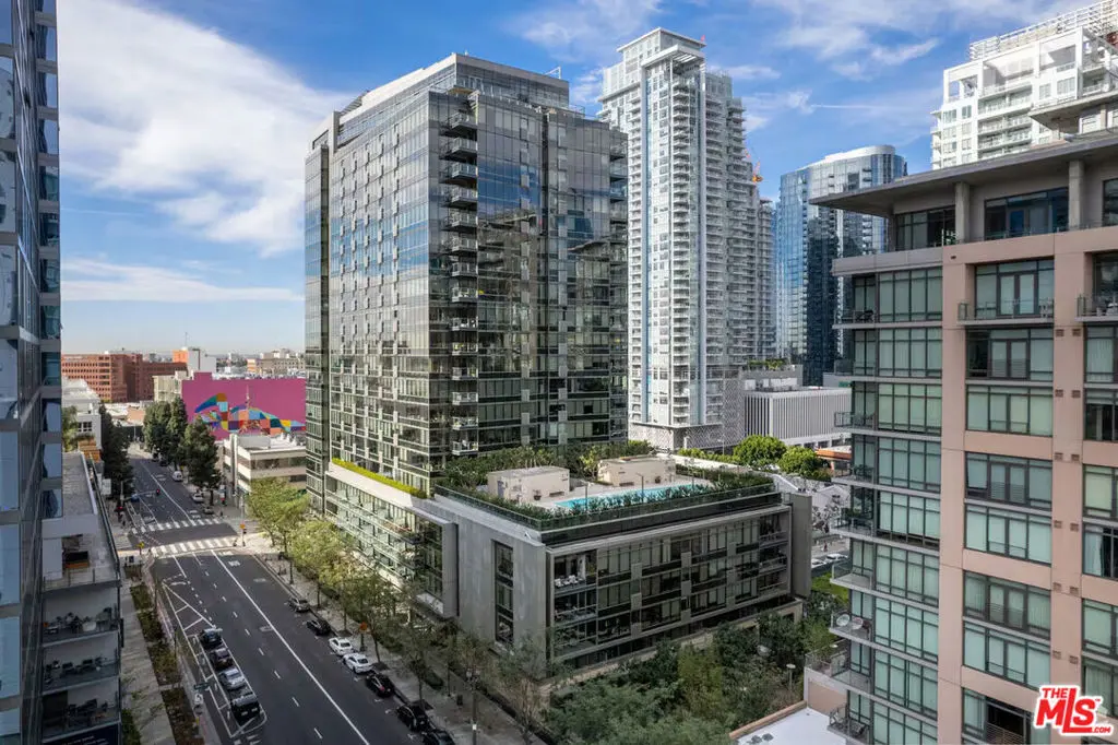 Condominium for sale at 1155 S Grand Avenue 401, Los Angeles, CA featuring 1 bed and 2 baths
