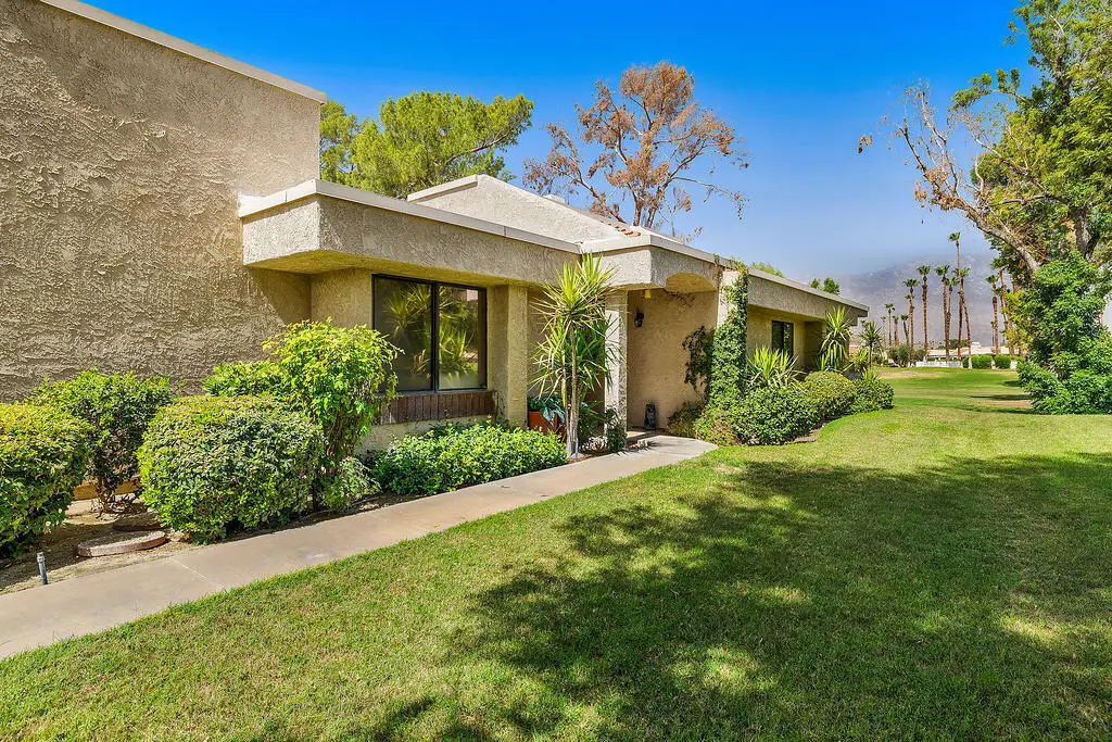 Residential Lease for rent at 68882 Calle Mula, Cathedral City, Riverside County, CA featuring 2 beds and 2 baths