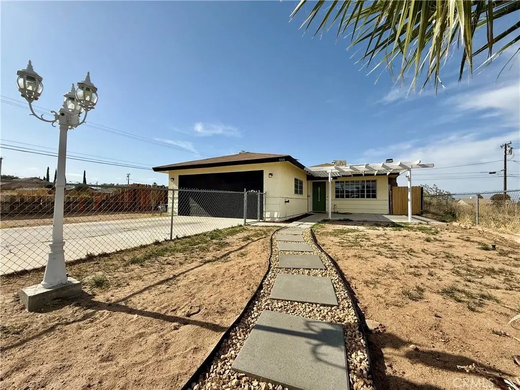 930 W Franklin Avenue, Ridgecrest, CA — listing photo 1